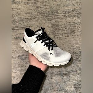 On Cloud X3 Women’s sneakers! 👟 Brand New in Box! 🤍🩶🤍